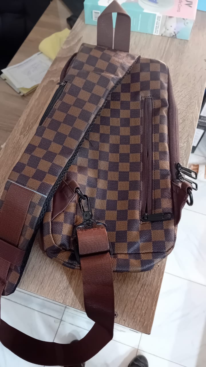 Sac de poitrine homme avec port USB – Imperméable et anti-vol