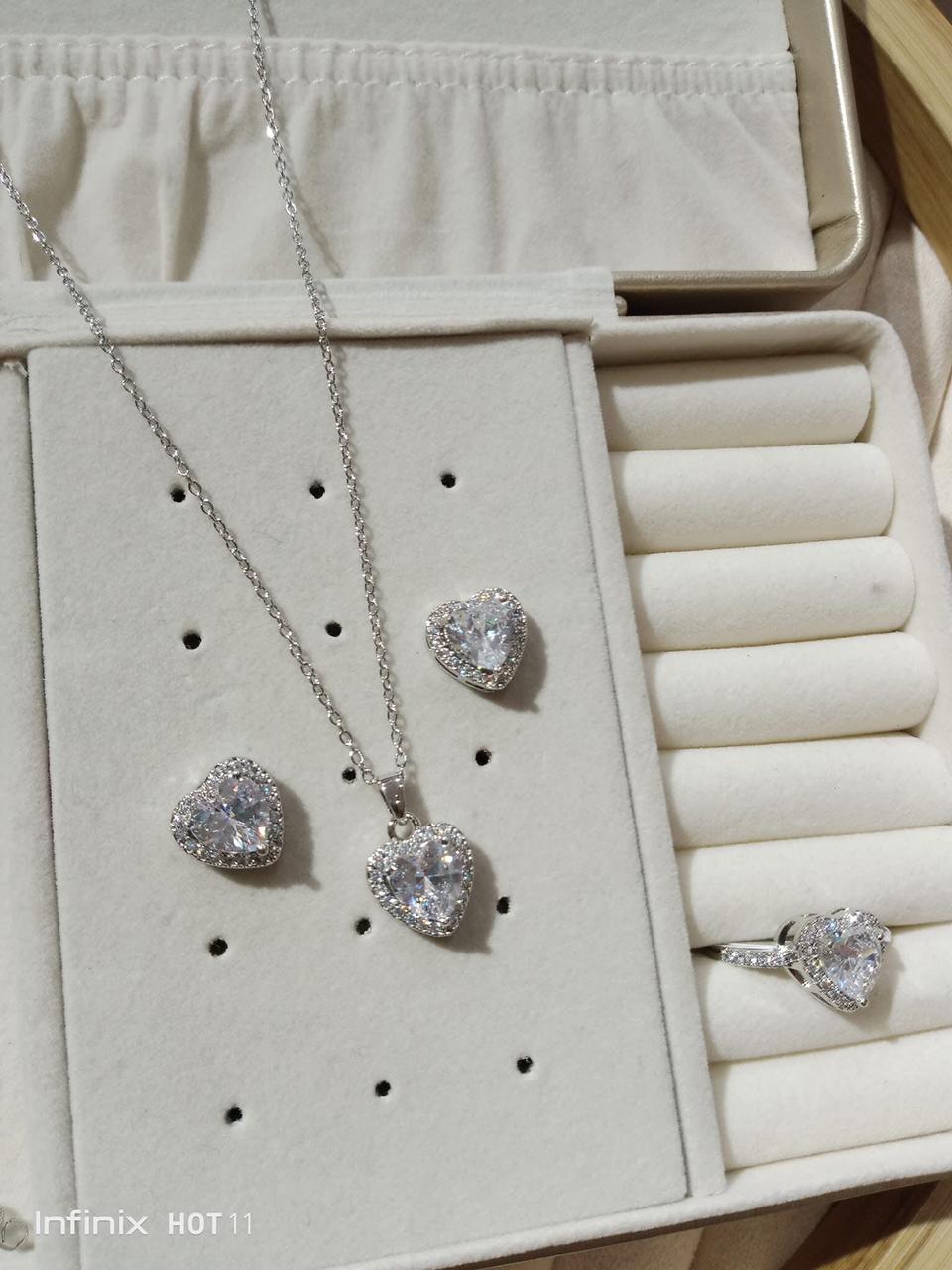Lot de collier + bague + boucle coeur